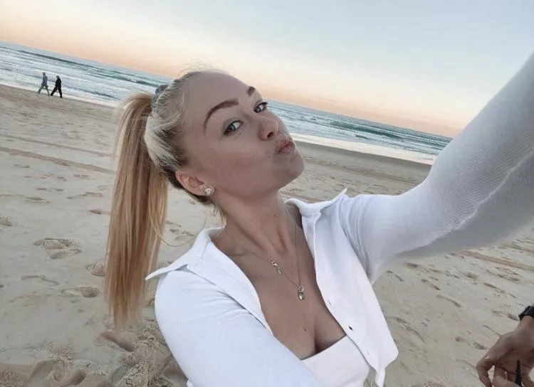 Hi, 19 year old bi girl, trib me or trade ur gf/wife to see more x