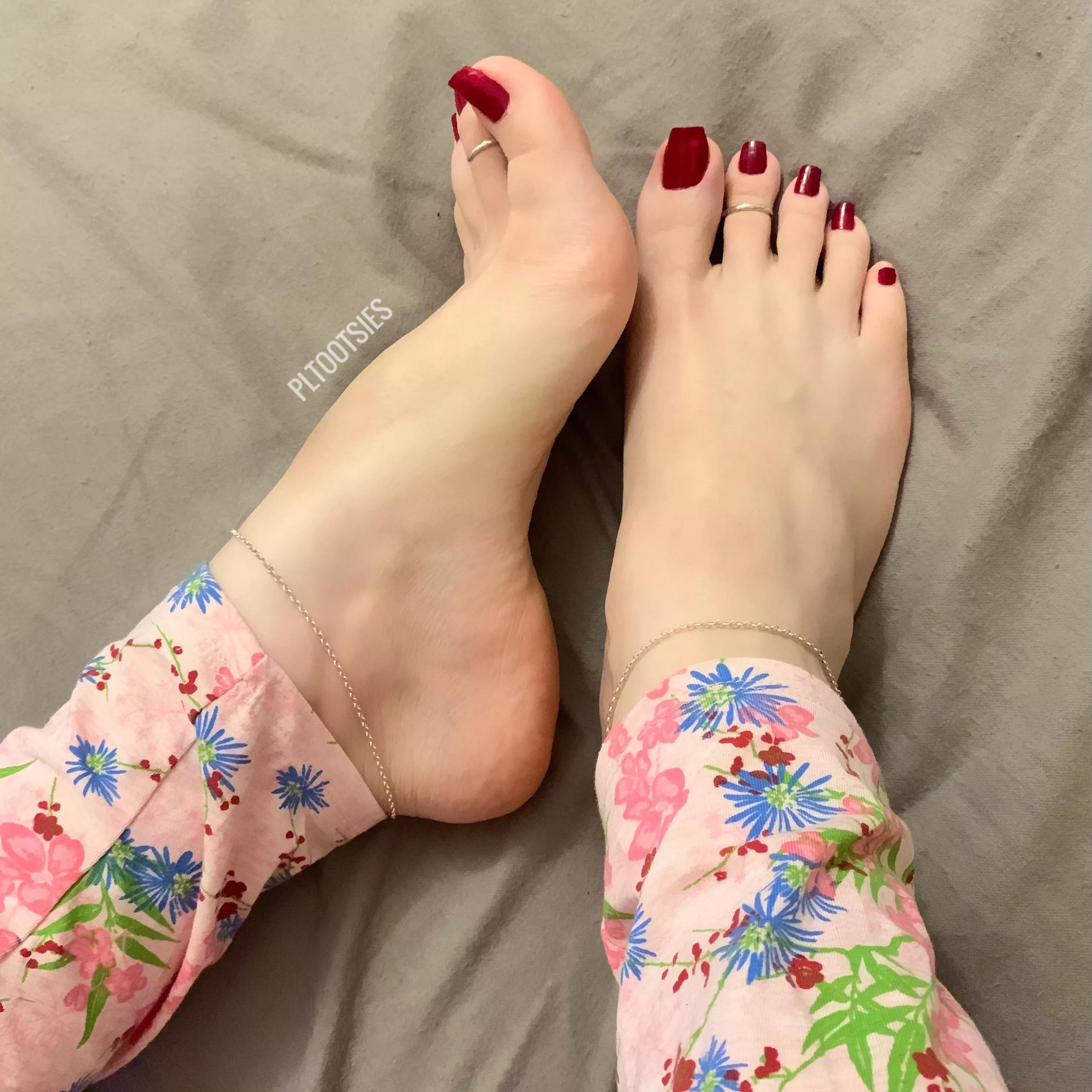 Hi all I'm back, do you miss my feet?