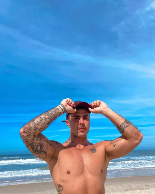 Hi bros, hows it going?