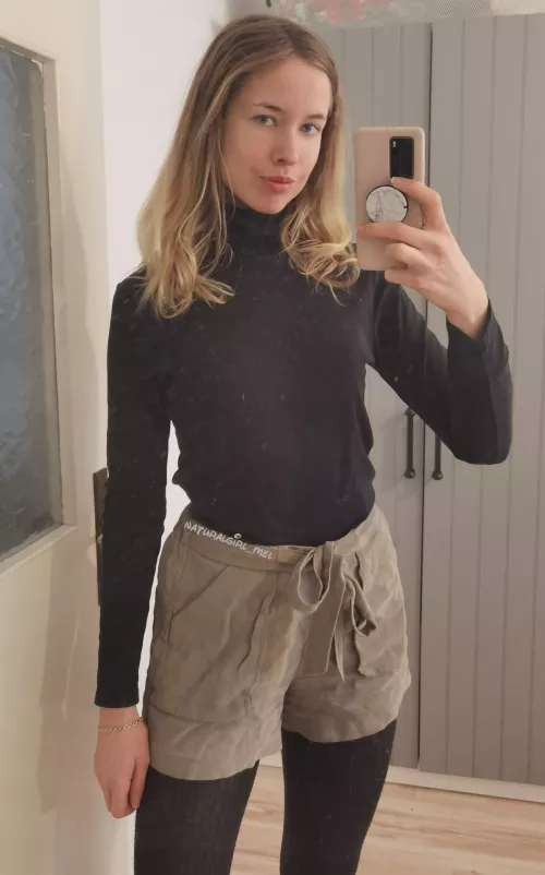 Hi, do you think I'm cute? 😇