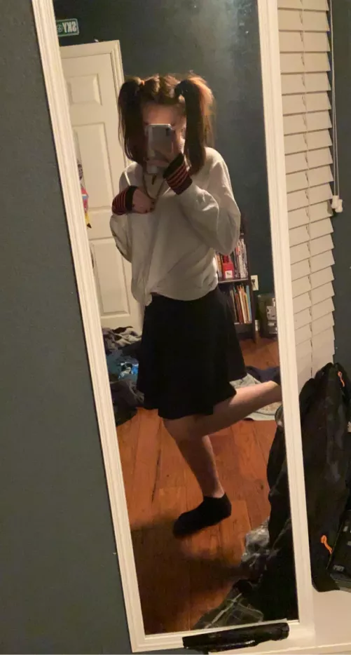 hi everybody, i need femboy friends bc i has none