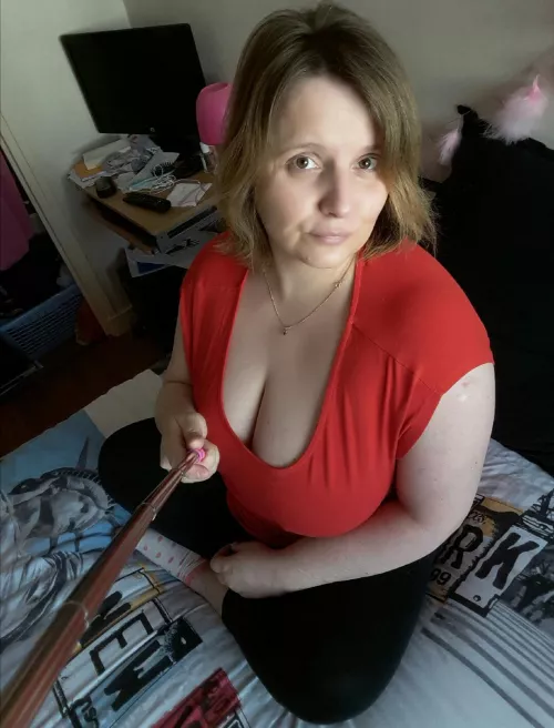 Hi everyone. 45yo mom here. (NSFW)