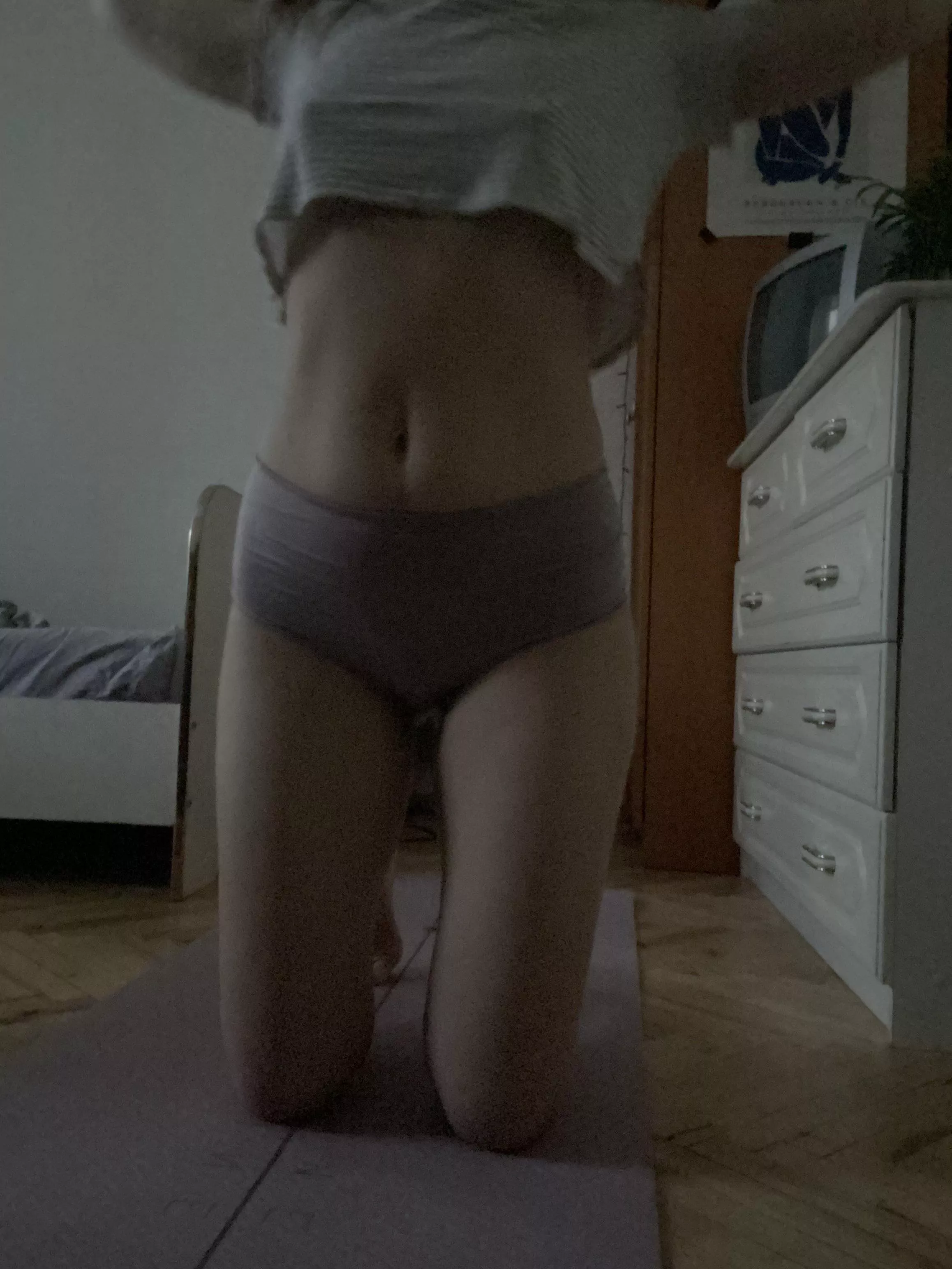 Hi) I like to do yoga in this top.