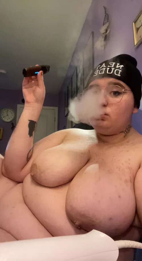 Hi 🥰 Im (22F) new here