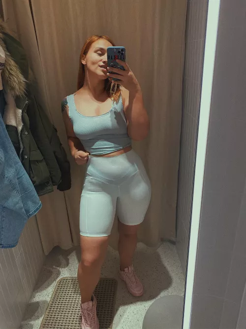 Hi, I’m Lana (@sunnypeachh) [instagram]