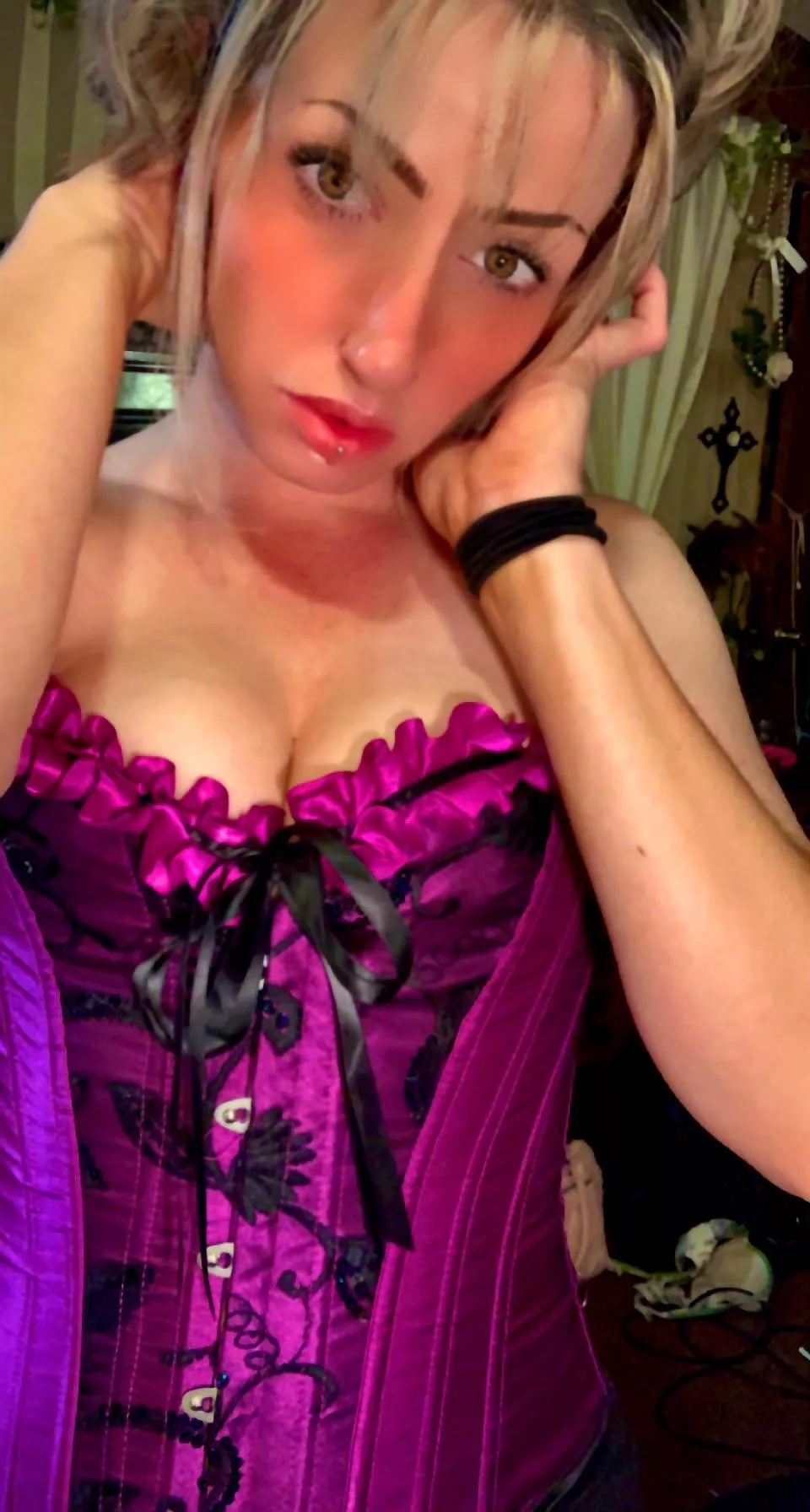 Hi ! I’m new,but I have a feeling I’m gonna like it here 💜 (OC) Hi ! I’m new,but I have a feeling I’m gonna like it here 💜 (OC)