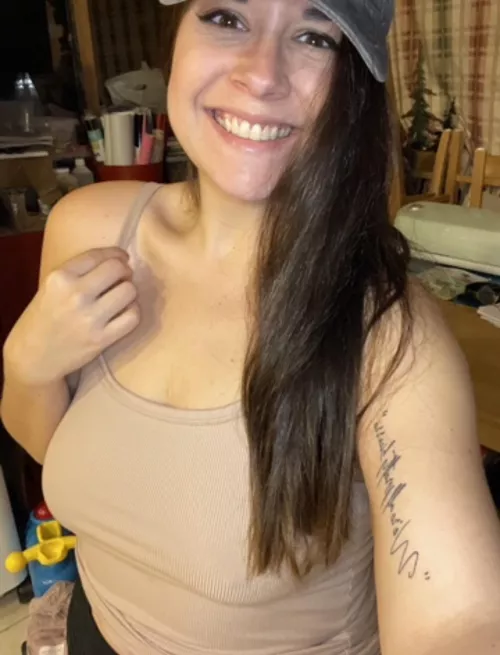 Hi I’m Shelbie! A free spirit who hates bras.