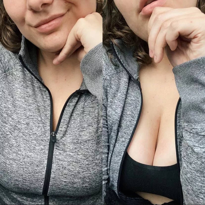 Hi, itโs gloomy here today so enjoy this picture of my cleavage ๐ Hi, itโs gloomy here today so enjoy this picture of my cleavage ๐