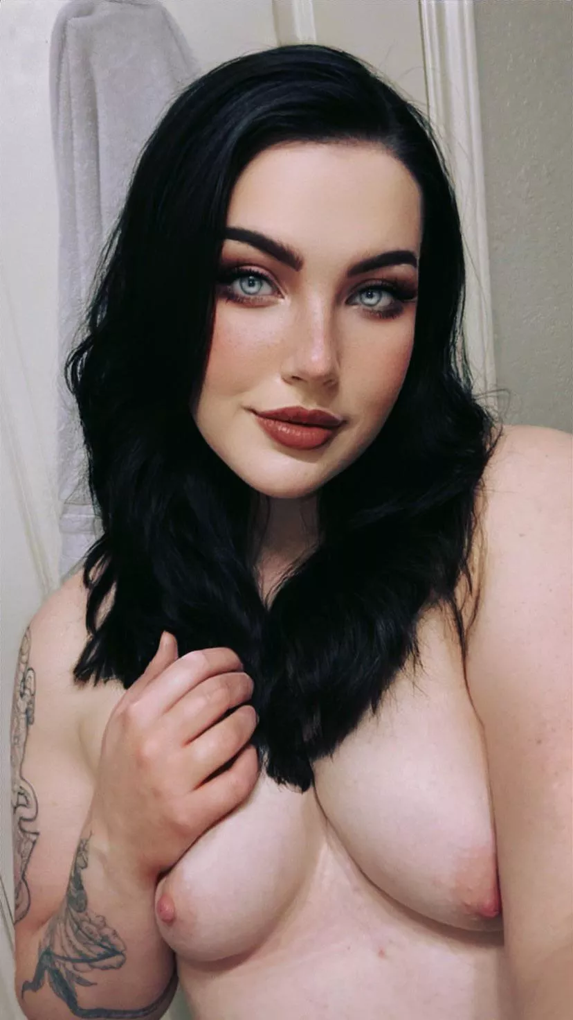 Hi, my name is Raven and Iām 23š¤ Who needs a German Goth girl for Halloween night? š»šŖ¦ Hi, my name is Raven and Iām 23š¤ Who needs a German Goth girl for Halloween night? š»šŖ¦