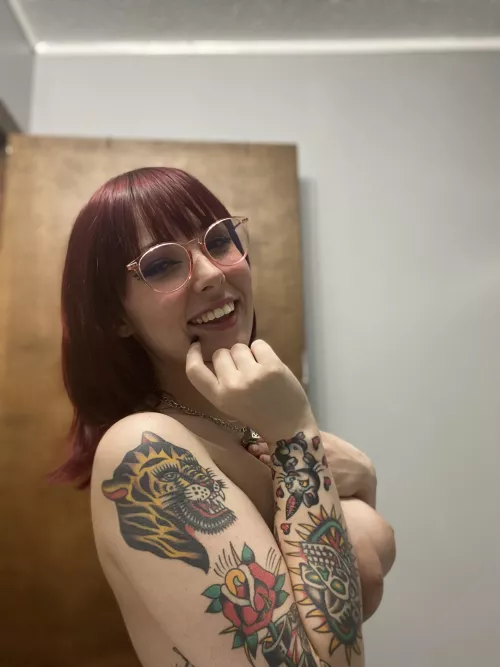 hi! my OF is free for a week 🥰 i’d love to see you there. dick ratings, customs, sexting and more!