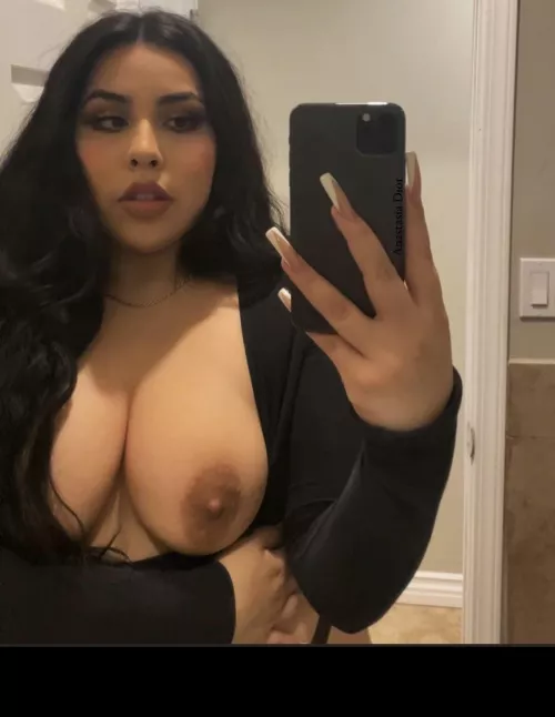 Hi only to the men that would jack off to my boobs!