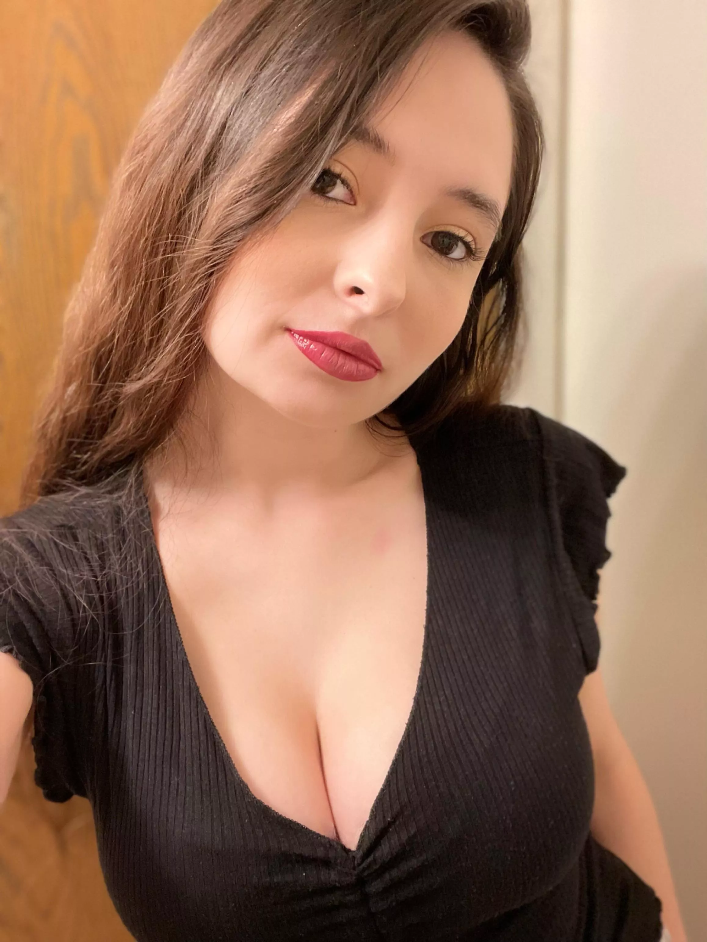 Hi r/my cleavage first post! 🥰