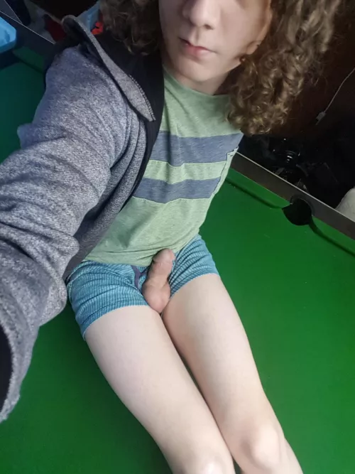 Hi! Somebody play with me? π€