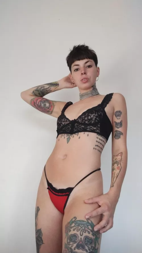 hi there! My name is Regina and I have a free account, personalized photos and videos without limits!🔥 my link in comments 🍒