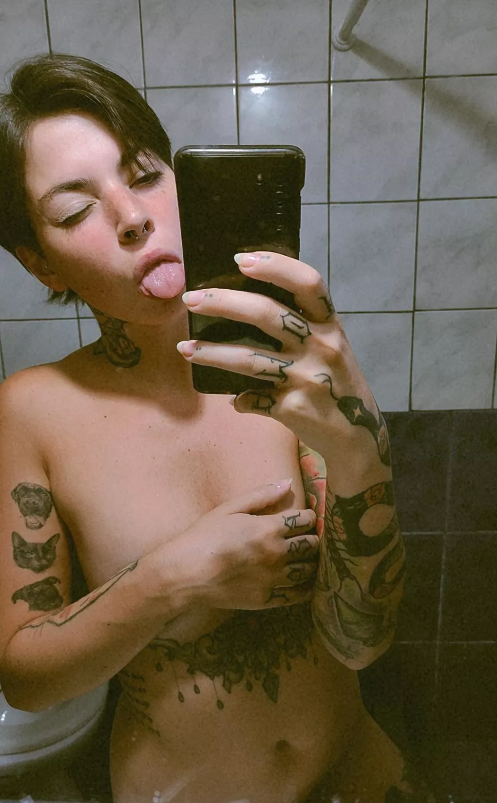 hi there! My name is Regina and I have a free account, personalized photos and videos without limits!🔥 my link in comments 🍒