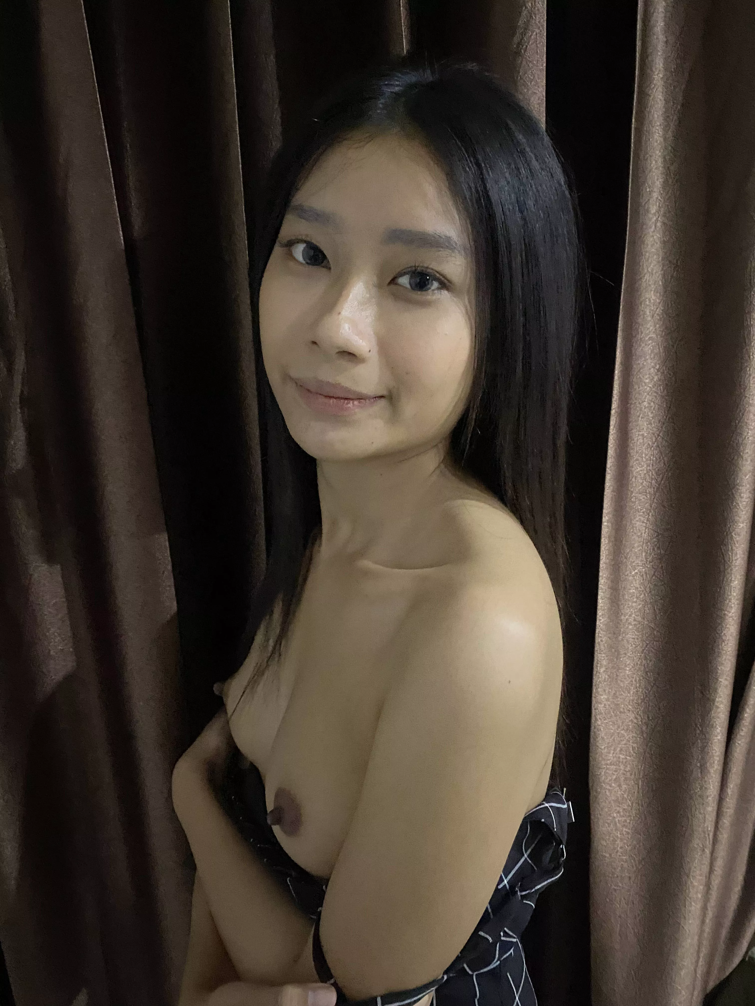 Hi there, want me to open up the curtain 😄