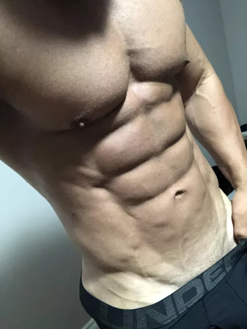 Hiding beneath the camera 😏