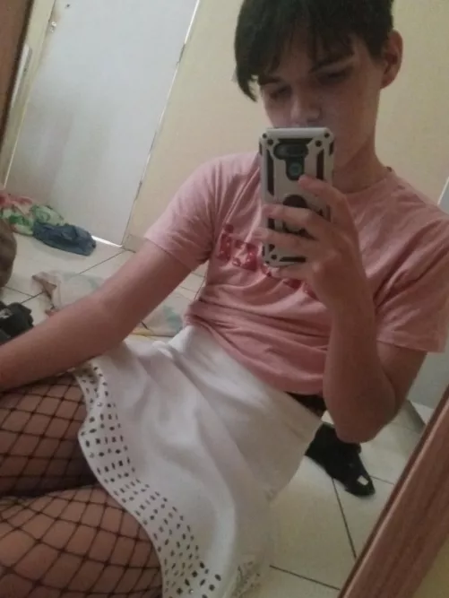 Hiee, its my first time posting here :)