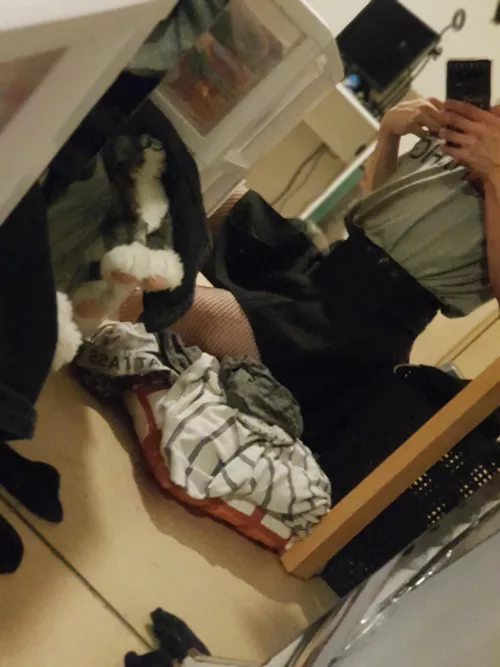 Hii! Felt really girly in this skirt and tights, too scared to show my face tho >.< Err-ANYWAYS hope you still like it!! ☺