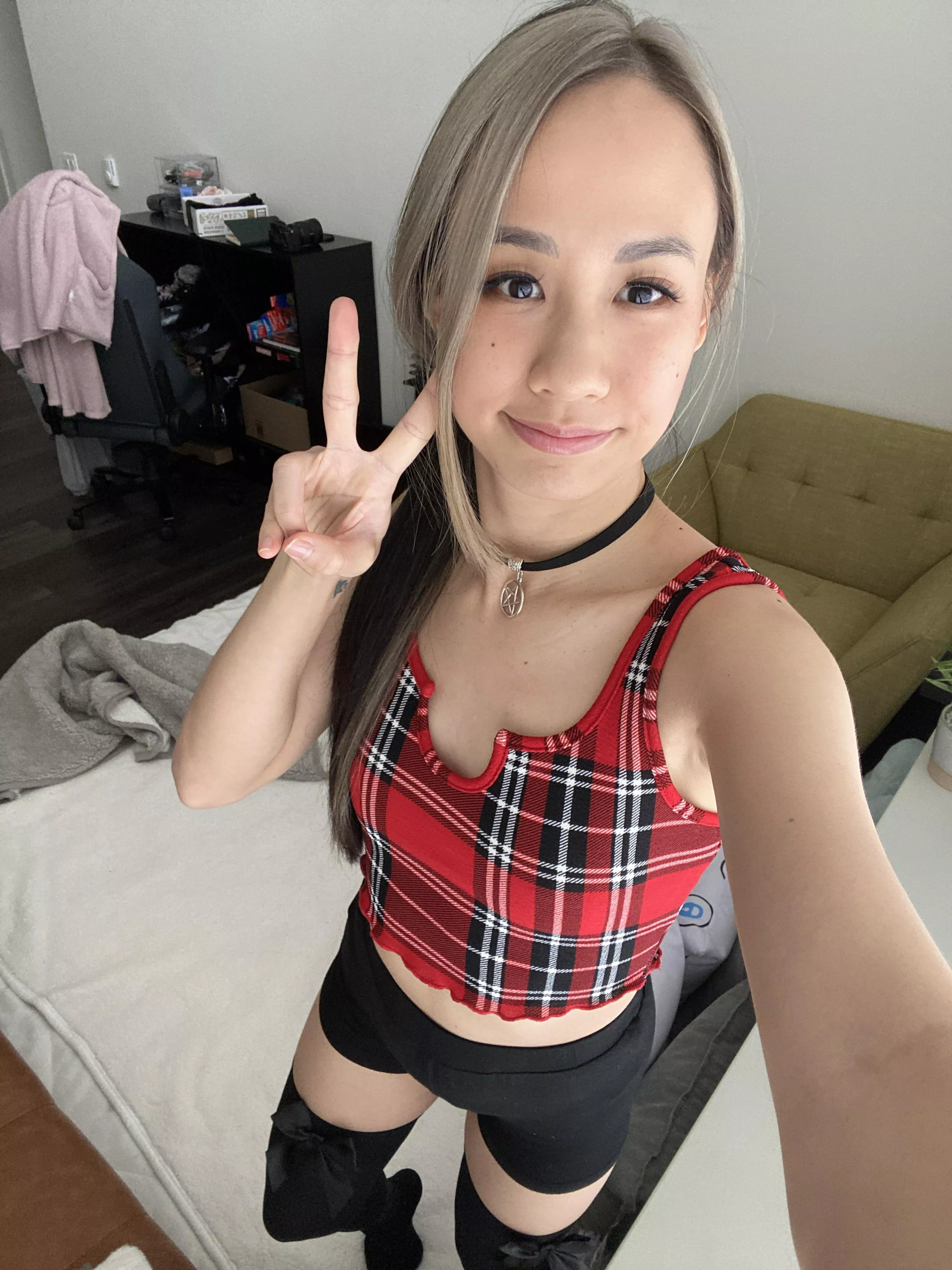 Hii! it's been a while.. what do you think to my new look? 😋