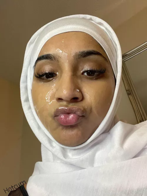 Hijabi cumslut
