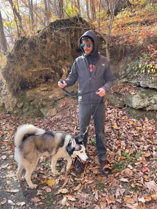 Hiking on a crisp fall day with my buddy ๐บ Happy Sunday yโall!