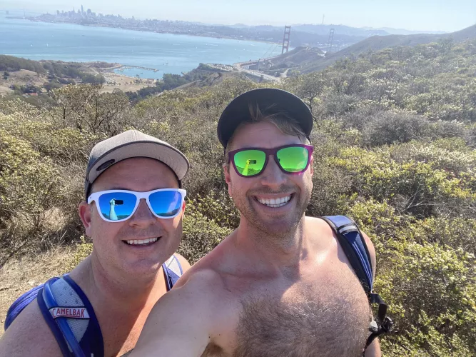 Hiking with the hubby around the Golden gate š. Not ready for winter!