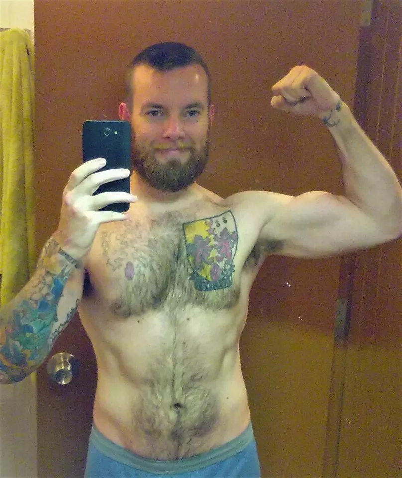Hit a milestone in my fitness so I figured I'd post another pic. Hit a milestone in my fitness so I figured I'd post another pic.
