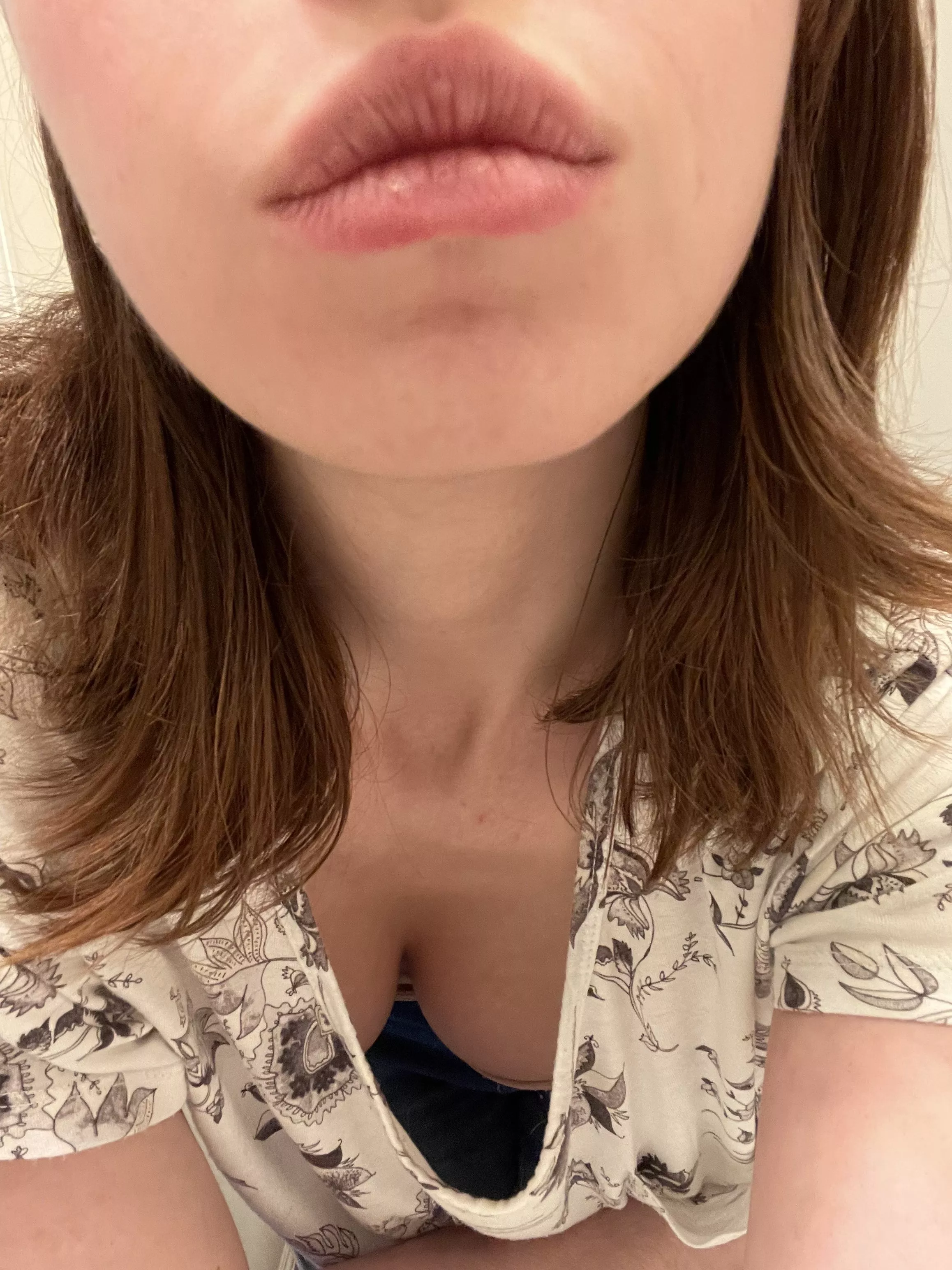 Hmm... maybe I should be more careful when I lean forward? 👀💋😉