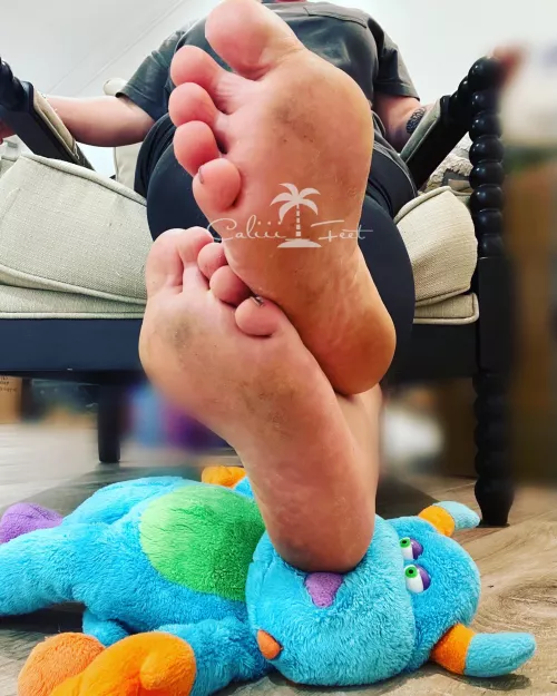 Hmmm which of you footboys is going to be my next footstool? Eeny, meeny, miny, moeβ¦ ππ