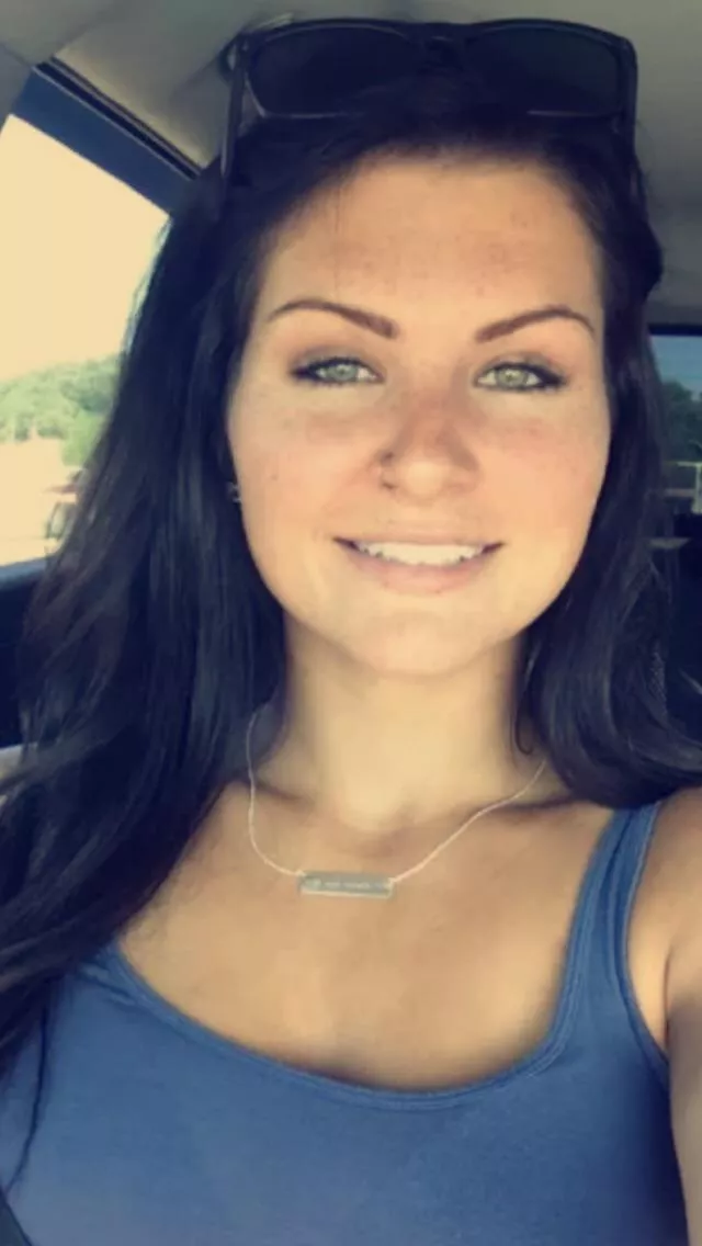 hmu if you want my moms snap she’s 33 and petite 😅 be my bully