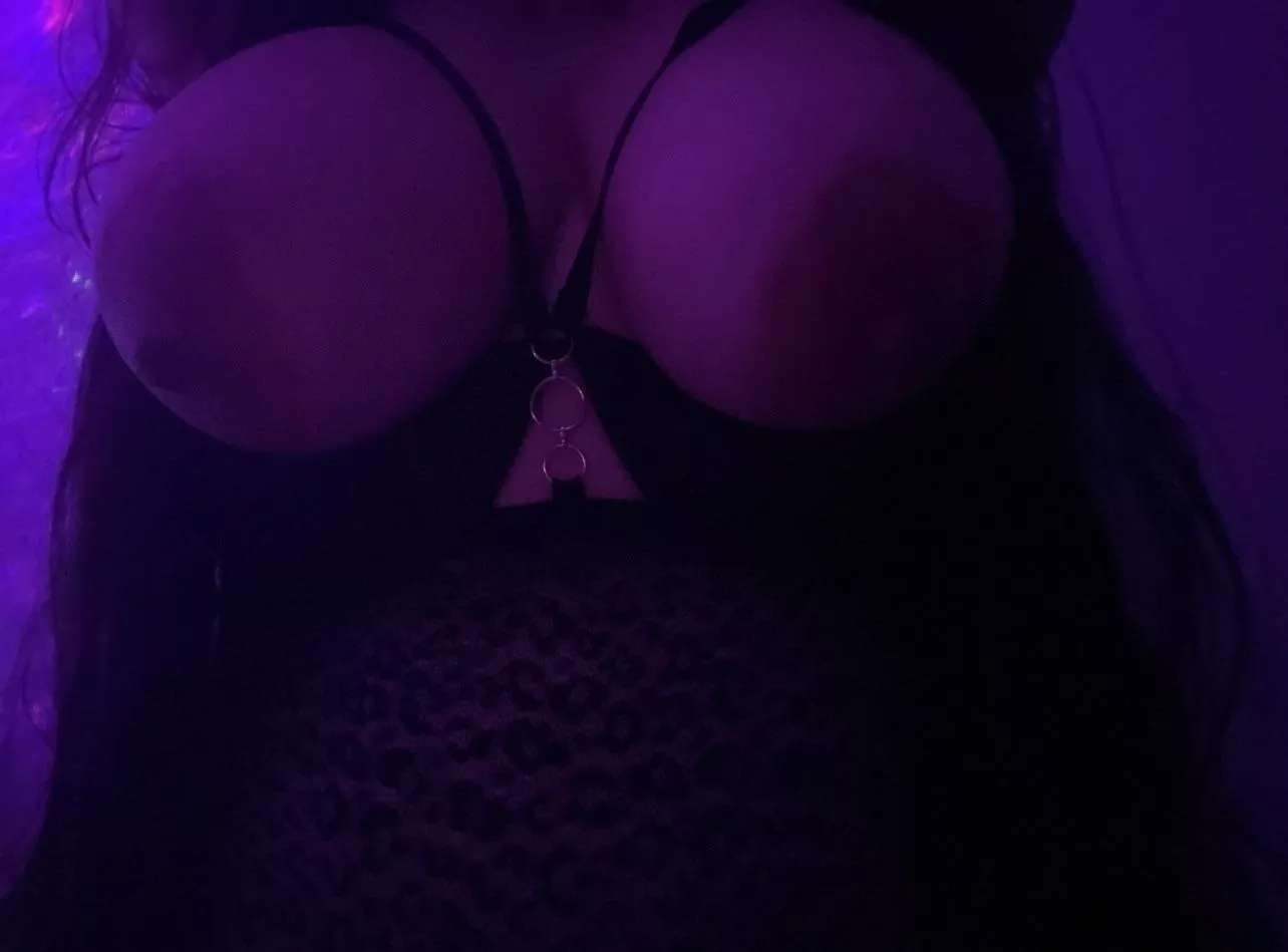 Hold on tight while I ride & bounce on your hard cock 😜