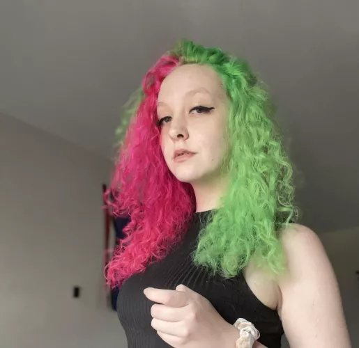 Honestly wondering if anyone else with curly hair is also obsessed with dying it fun colours