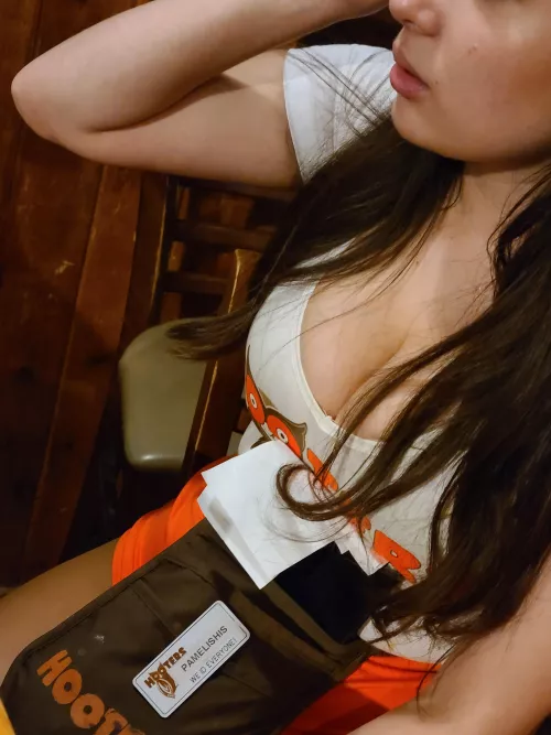 hOOters π¦