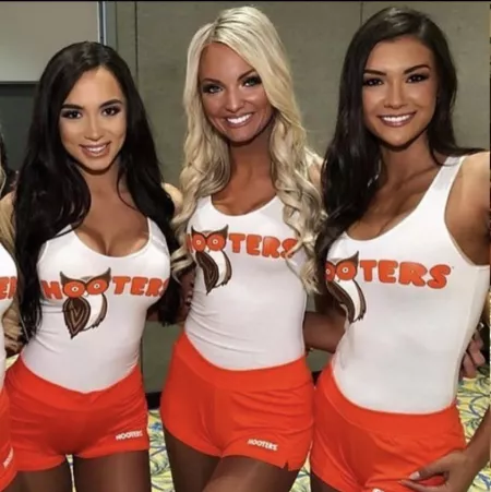 Hooters Girls