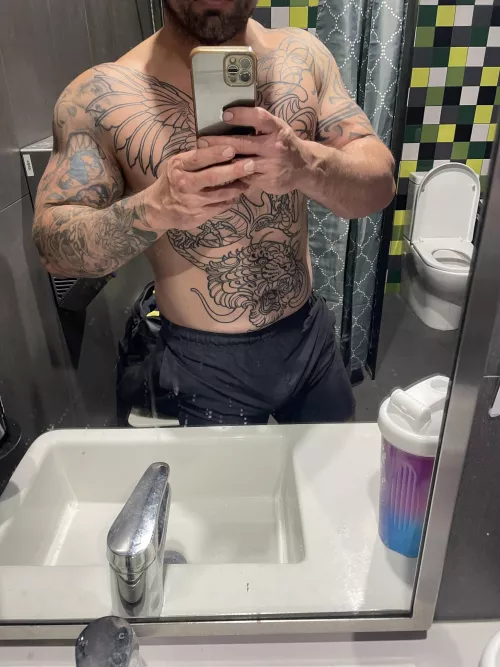 Hope everyone here has a great holiday and silly season 🤪 (M)