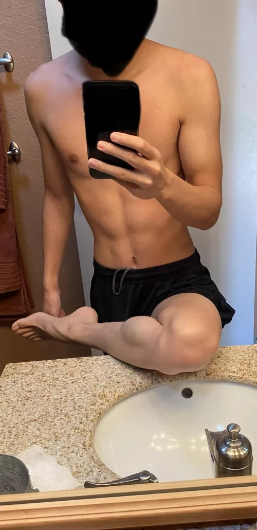 Hope itโs ok if this prettyboy has a toned body๐ณ๐ค๐