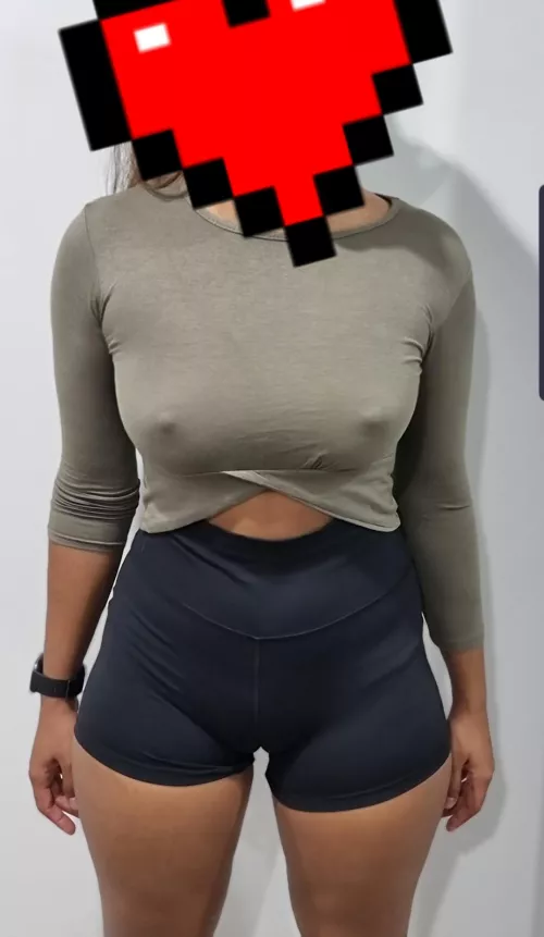 Hope the electrician that installed some downlights at our place enjoyed my outfit choice