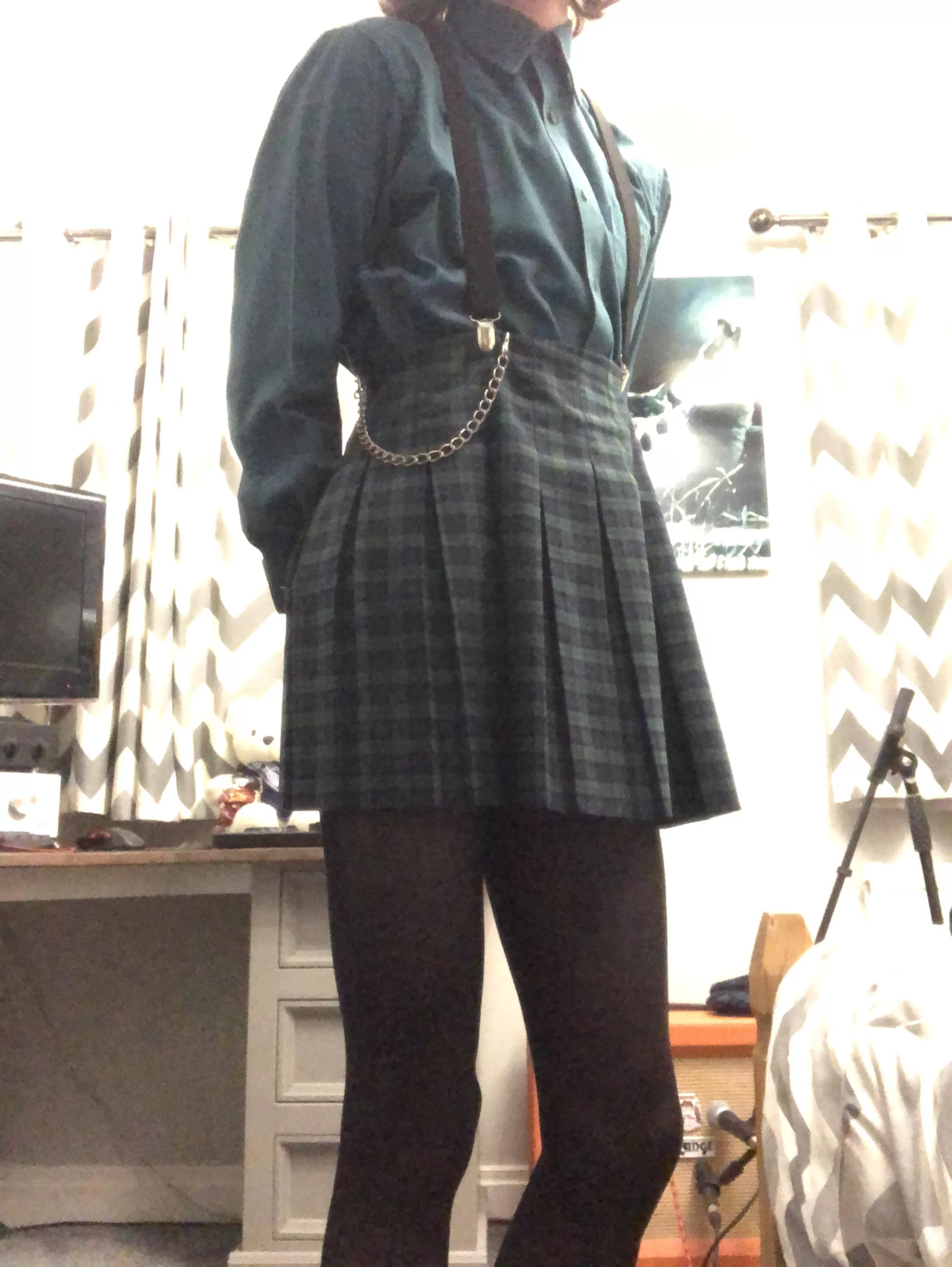 hope this subreddit is ok with enby goths >.<