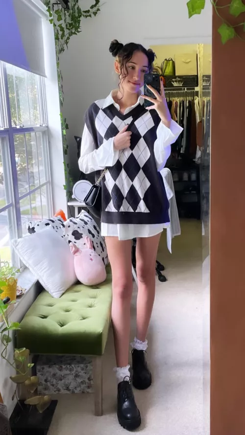 Hope you don’t mind me walking these long legs into your life🖤