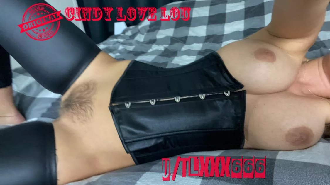 Hope you guys not are afraid of a hairy pussy😉