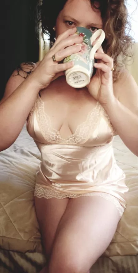 Hope your Monday morning coffee is as strong as mine 😘