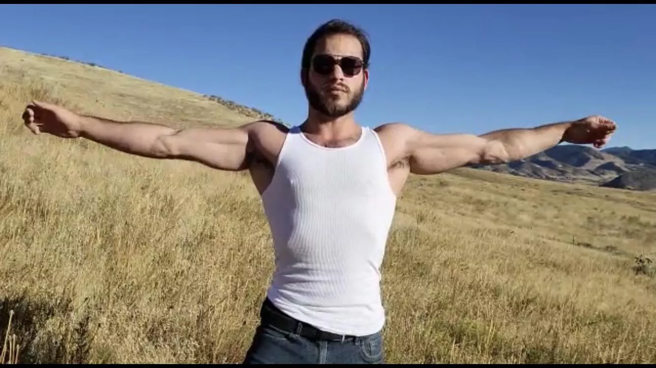 Hope you’re having a beautiful morning bros! 😘