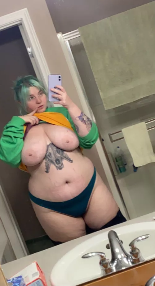 Hopefully this simple little bathroom picture can spread some holiday cheer.