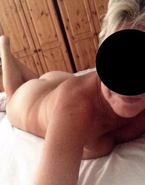 Hoping I get something to keep me warm for Christmas - 61(f)
