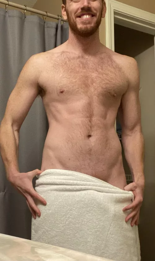 Hoping out the shower after the gym, wanna get sweaty again? 😏