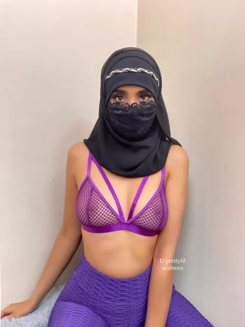 Hoping there is at least 1 person that appreciates small boobs๐ฅบ