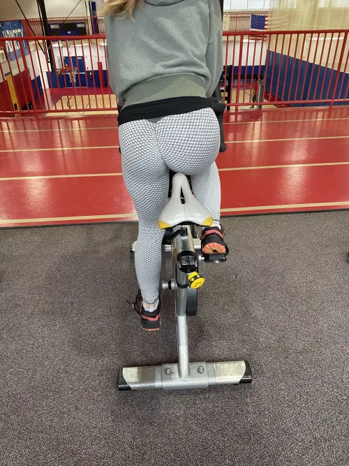 Hopping on for a ride😉