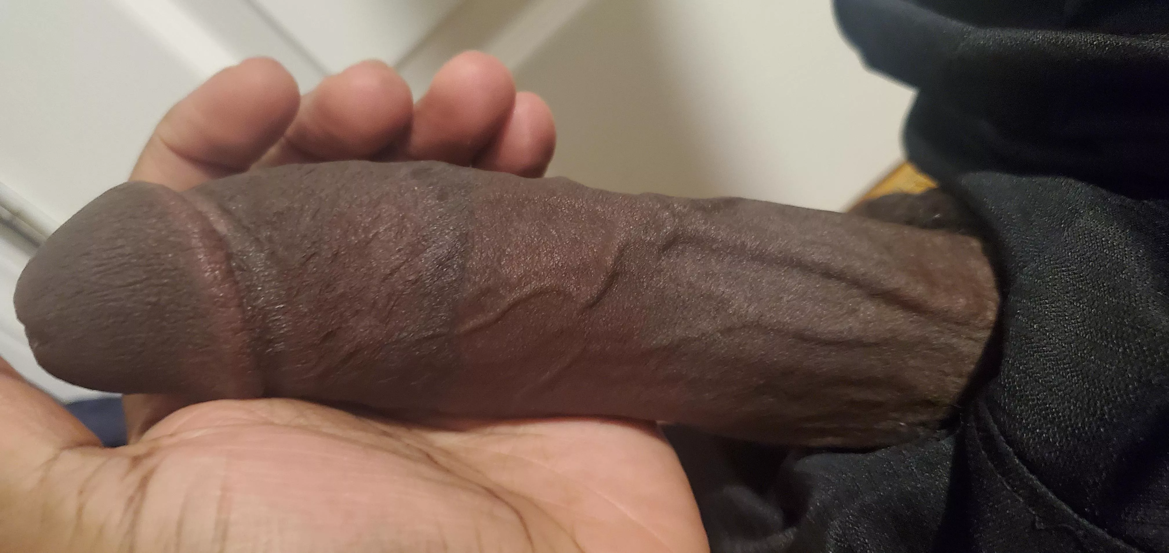 Horny af, in the mood for pretty toes ladies Horny af, in the mood for pretty toes ladies