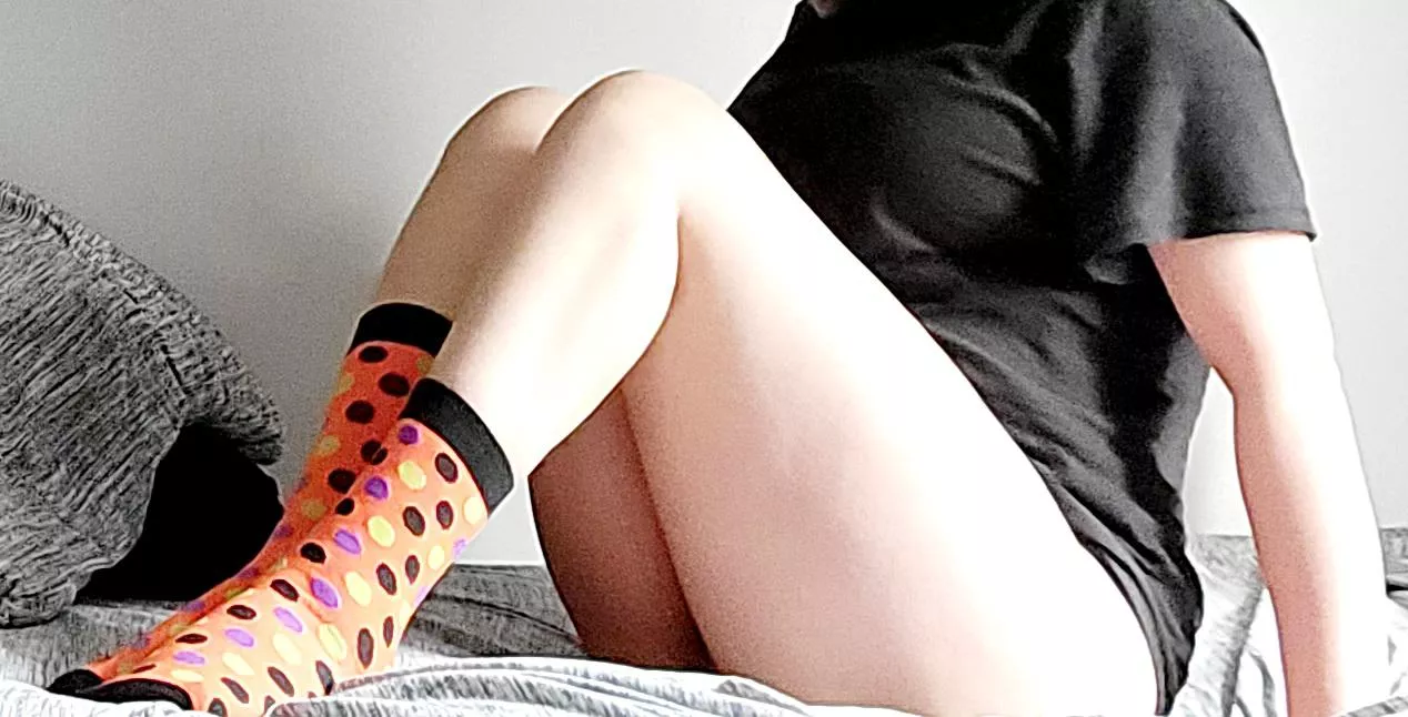 Horror movies and chill? I'm not wearing panties btw 😁